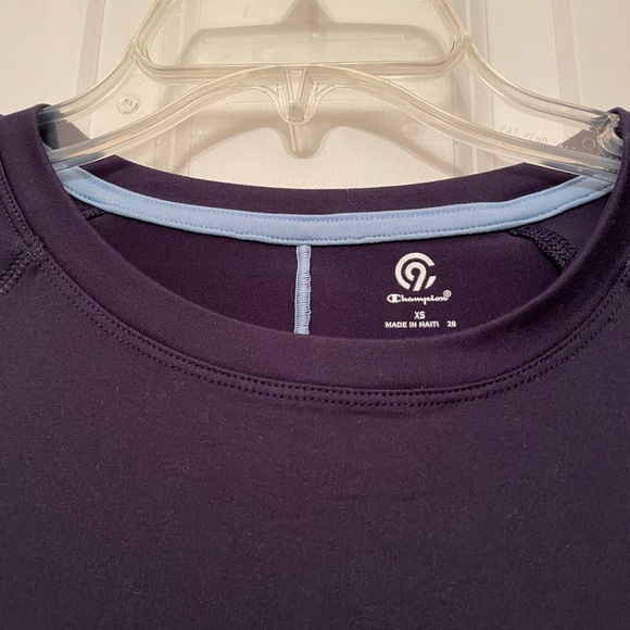 Women’s long sleeve activewear shirt with thumb holes - Picture 3 of 7